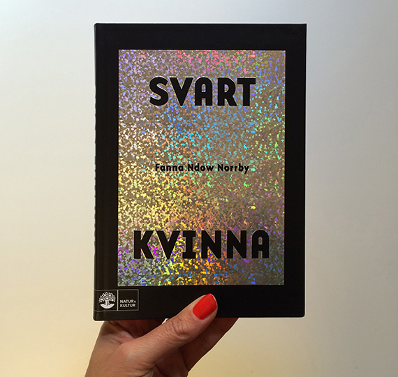 Bokdesign for the book Svart kvinna (Black women). About racism against black women in Sweden. (Natur & Kultur)